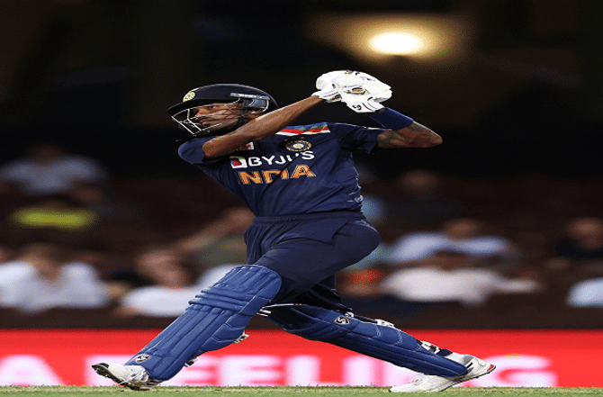India vs Australia 2020 | कुगं फु पांड्या ! हार्दिकची झुंजार खेळी, विक्रमाला गवसणी