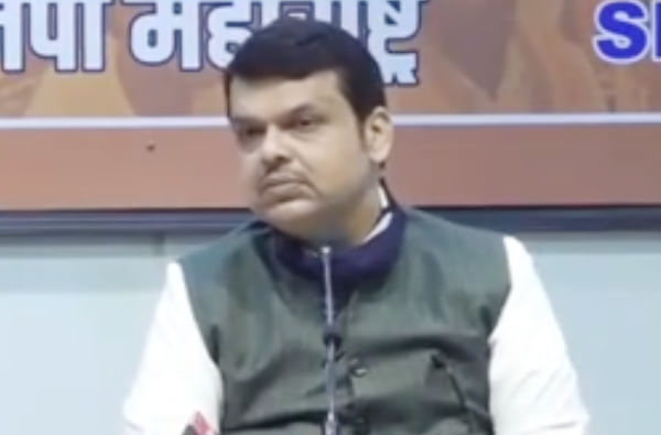 ठाकरे सरकार राष्ट्रपती राजवट लागू करण्यासाठी लायक, पण आमची तशी मागणी नाही : देवेंद्र फडणवीस ठाकरे सरकार राष्ट्रपती राजवट लागू करण्यासाठी लायक, पण आमची तशी मागणी नाही : देवेंद्र फडणवीस