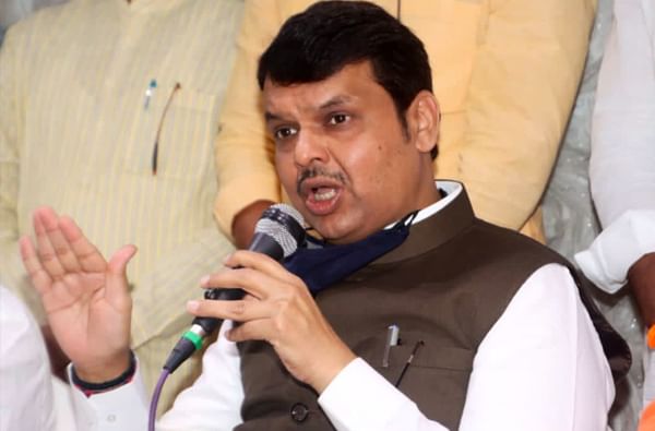गृहमंत्र्यांवर कारवाई करणार की मुख्यमंत्री माफी मागणार?; कोर्टाच्या निर्णयावरून फडणवीसांचा सवाल गृहमंत्र्यांवर कारवाई करणार की मुख्यमंत्री माफी मागणार?; कोर्टाच्या निर्णयावरून फडणवीसांचा सवाल