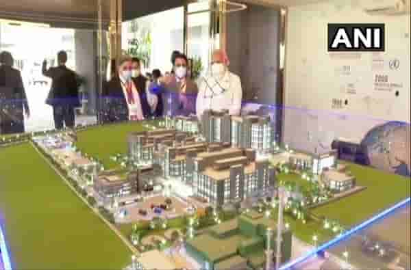 पंतप्रधान नरेंद्र मोदींकडून सीरम इन्स्टिट्यूटच्या कोरोना लसीचा आढावा, अनेक आजारांवरील लस निर्मितीमध्ये सीरमचं मोठं योगदान