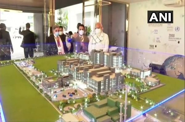 पंतप्रधान नरेंद्र मोदींकडून सीरम इन्स्टिट्यूटच्या कोरोना लसीचा आढावा, अनेक आजारांवरील लस निर्मितीमध्ये 'सीरम'चं मोठं योगदान पंतप्रधान नरेंद्र मोदींकडून सीरम इन्स्टिट्यूटच्या कोरोना लसीचा आढावा, अनेक आजारांवरील लस निर्मितीमध्ये 'सीरम'चं मोठं योगदान