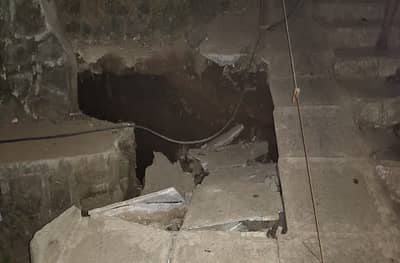 PHOTO | मुंबईत पवई फिल्टर पाडा परिसरात पुलाचा काहीसा भाग कोसळला, दुरुस्तीचं काम युद्ध पातळीवर सुरु