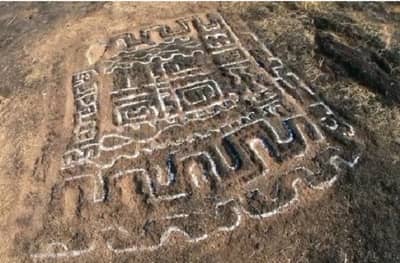 सिंधुदुर्गात आदिमानवाच्या पाऊलखुणा? साळशीतील माळरानावर कोरीव कातळशिल्प