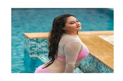 Photo : अभिनेत्री रश्मी देसाईची घायाळ करणारी अदा, पाहा फोटो