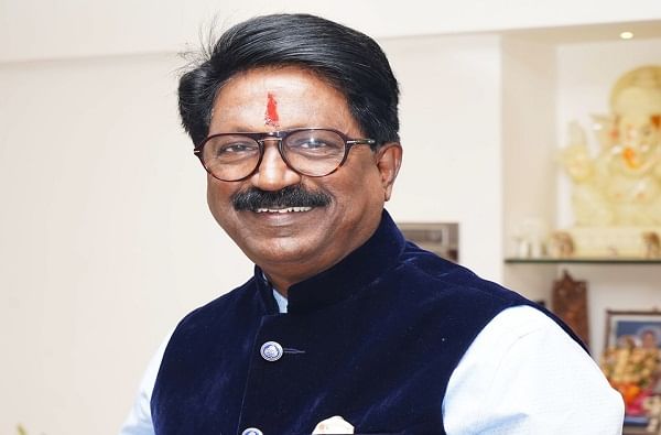 अरविंद सावंतांच्या नावे फेक सोशल मीडिया अकाऊंटवरुन पैशांची मागणी, पोलिसांत तक्रार दाखल अरविंद सावंतांच्या नावे फेक सोशल मीडिया अकाऊंटवरुन पैशांची मागणी, पोलिसांत तक्रार दाखल