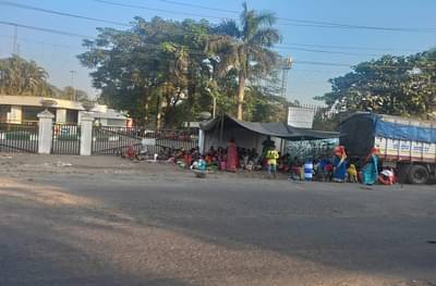 पालघरमध्ये कामगारांचा कोका-कोला कंपनीविरुद्ध एल्गार, उपासमारीची वेळ आल्याने 131 जणांचं कुटुंबासह धरणे आंदोलन