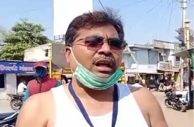 विधान परिषद निवडणूक : 19 दिवसांपासून विना शर्ट प्रचार, अपक्ष उमेदवार उपेंद्र पाटलांनी यवतमाळमध्ये वेधले लक्ष