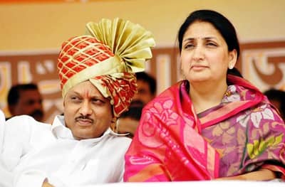 सरकार आल्यानंतर लगेचच कोरोनाचा संसर्ग, तरीही ठाकरे सरकारला 100 पैकी 100 गुण : सुनेत्रा पवार