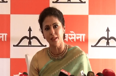 Photo | कोव्हिड काळात उद्धवजींनी महाराष्ट्र सांभाळला, महाविकास आघाडीचं काम वाखणण्याजोगं : उर्मिला मातोंडकर