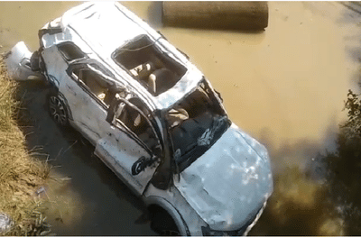 ताडोबा फिरायला निघालेल्या पर्यटकांच्या गाडीला भीषण अपघात; दोघांचा मृत्यू, तिघे गंभीर जखमी