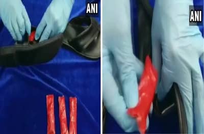 पायातील स्लीपरमध्ये लपवलं 20 तोळे सोनं