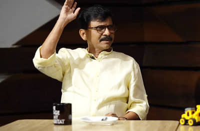 योगी आदित्यनाथ यांनी फक्त मुंबईशीच पंगा घेतलाय का?; संजय राऊतांचा सवाल