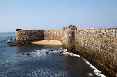 PHOTO : सिंधुदुर्ग किल्ल्याचे शुक्रवारी पर्यटकांना दुरूनच दर्शन, धार्मिक कार्यक्रमानिमित्त बंद