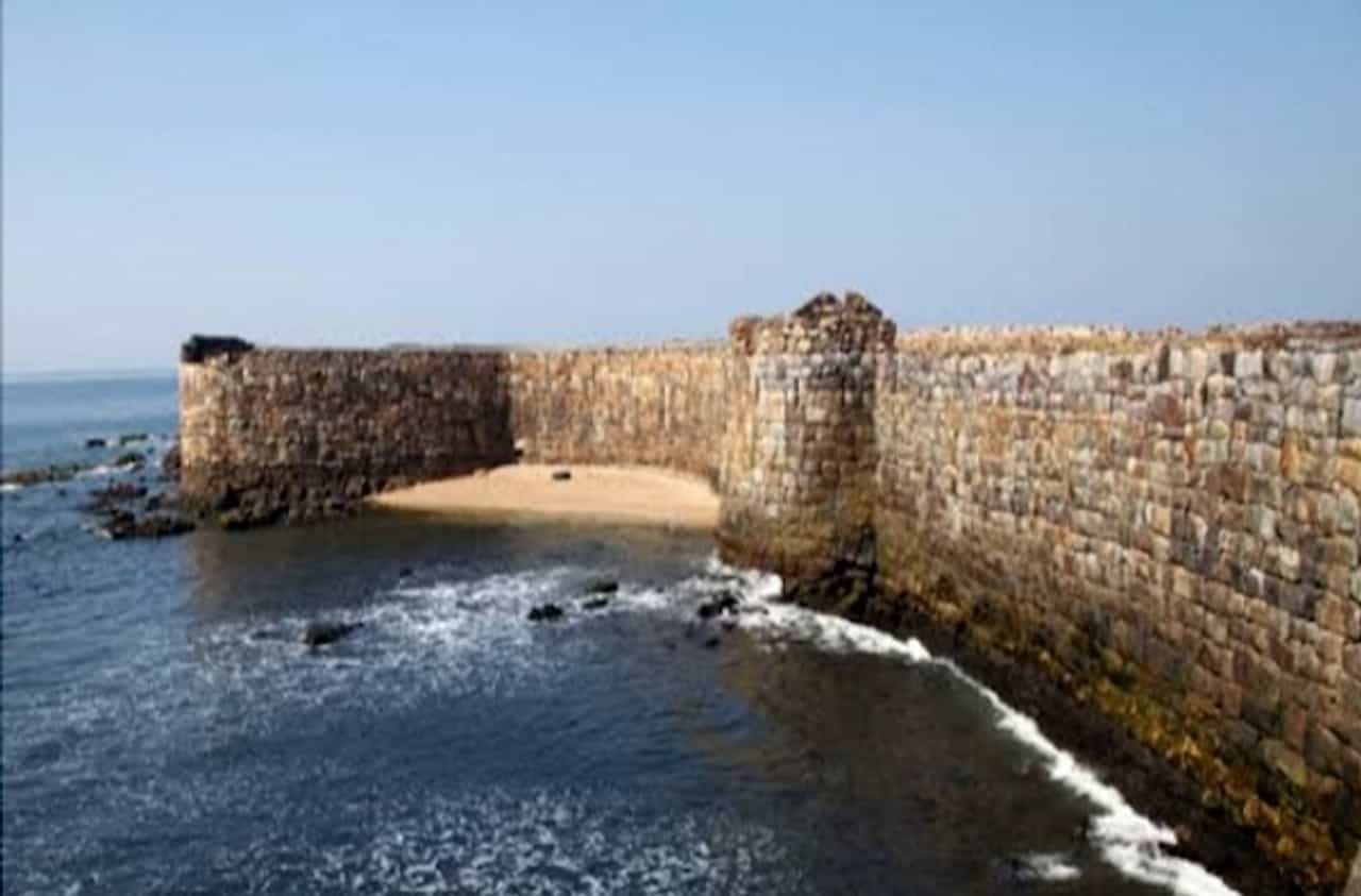 PHOTO : सिंधुदुर्ग किल्ल्याचे शुक्रवारी पर्यटकांना दुरूनच दर्शन, धार्मिक कार्यक्रमानिमित्त बंद