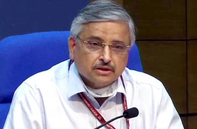 डिसेंबर अखेरपर्यंत भारतात कोरोनाची लस टोचली जाणार?; एम्सचे संचालक गुलेरिया म्हणतात...