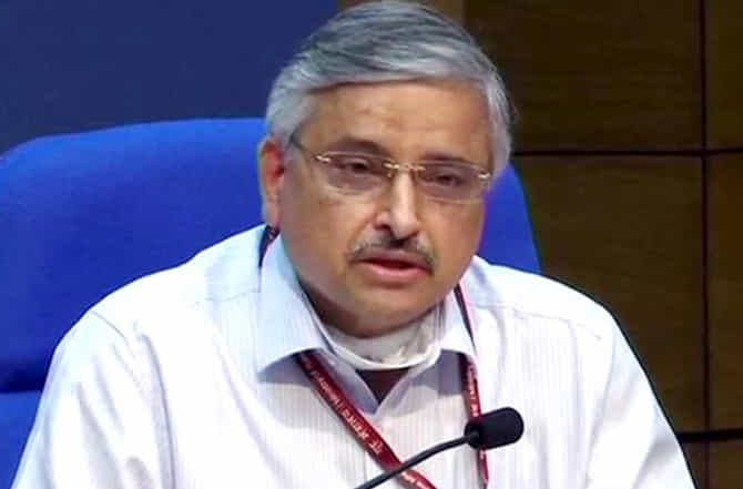 डिसेंबर अखेरपर्यंत भारतात कोरोनाची लस टोचली जाणार?; एम्सचे संचालक गुलेरिया म्हणतात...