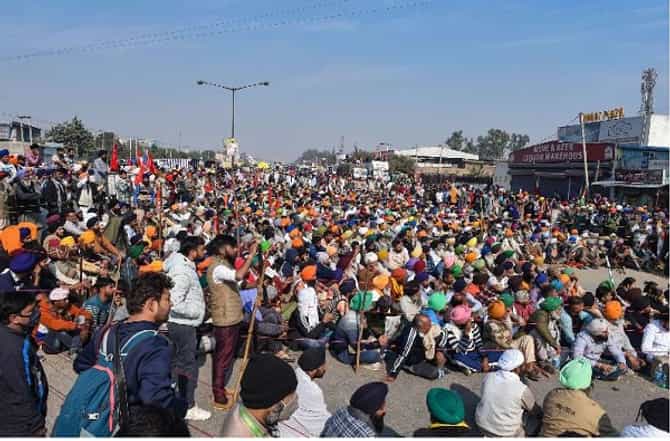 हम करे सो कायदा चालणार नाही, पंजाबच्या शेतकऱ्यांनी केंद्र सरकारला झुकवले; शिवसेनेचा हल्लाबोल