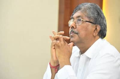 आता तुम्ही हिमालयात जाणार का? पत्रकरांच्या प्रश्नावर चंद्रकांत पाटलांचं मौन