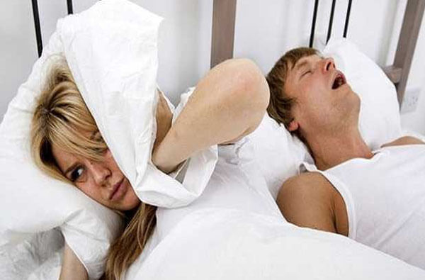 Snoring Issue | जाणून घ्या का उद्भवते घोरण्याची समस्या? ‘या’ सोप्या पद्धती वापरा आणि शांत झोपेचा आनंद घ्या...