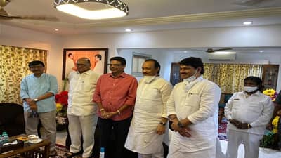 संजय राऊतांच्या भेटीला राष्ट्रवादीची कोअर टीम! काय काय घडले?