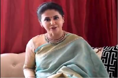 मुख्यमंत्र्यांच्या आवाहनाला उर्मिला मातोंडकरांचा प्रतिसाद, रक्तदानाला हजेरी