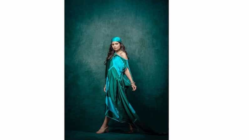 अभिनेत्री सई ताम्हणकर मराठी चित्रपटसृष्टीत बोल्ड आणि बिनधास्त व्यक्तिमत्वासाठी ओळखली जाते.
