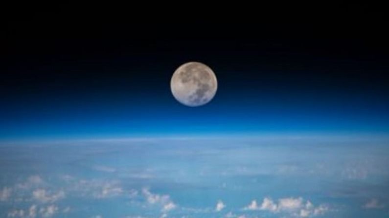 Full Moon : अंतराळातून असा दिसतो चंद्र, इंटरनॅशनल स्पेस स्टेशननं शेअर केले काही फोटो