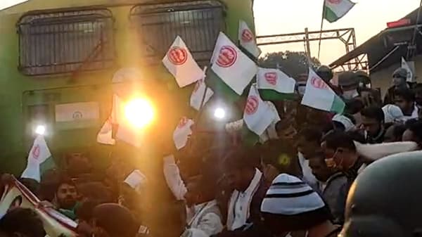 भारत बंदला राज्यभरात प्रतिसाद, बुलडाण्यात रेल्वे अडवली, सर्व APMC मार्केट आणि आडत बंद