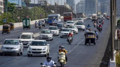 भारत बंदच्या दिवशीही मुंबईच्या रस्त्यांवरील वर्दळ सामान्य; बेस्ट आणि टॅक्सी नेहमीप्रमाणे धावणार