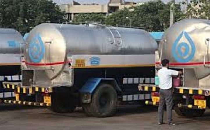 मोठी बातमी: मुंबईत दुपारनंतर दुधाच्या गाड्या येणार नाहीत; दूध खरेदीसाठी नागरिकांची झुंबड