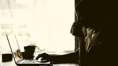 Work From Home | आनंददायी वाटणारे वर्क फ्रॉम होम त्रासदायी, शारीरिक आणि मानसिक स्वास्थ्यावर परिणाम