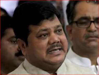 शिवसेना बाळासाहेबांची शिकवण विसरली; शरद पवारांपुढे लीन झालेय: प्रविण दरेकर