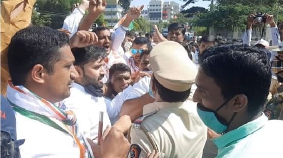 Bharat Bandh | सांगलीत काँग्रेसकडून केंद्र सरकारचा पुतळा जाळण्याचा प्रयत्न, कार्यकर्ते आणि पोलिसांत जोरदार झटापट
