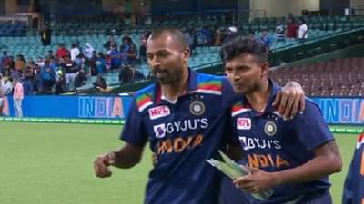 India vs Australia 2020 3rd T20 : हार्दिक पांड्याचा मोठेपणा, मॅन ऑफ द सिरीजची ट्रॉफी नटराजनला दिली !