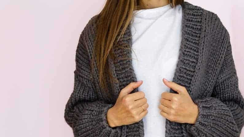 Long Cardigan Sweater | यंदा लाँग कार्डिगन स्वेटरची चलती, फॅशनसोबत थंडीपासूनही बचाव