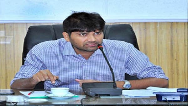 रुग्णालयात गैरहजर अधिकाऱ्यांना थेट नोटिसा, नवी मुंबई पालिका आयुक्त अॅक्शन मोडवर