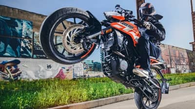 भारतीयांच्या पसंतीस उतरलेल्या KTM च्या या बाईकचं पुढील व्हर्जन लाँच होणार, जाणून घ्या किंमत आणि फिचर्स