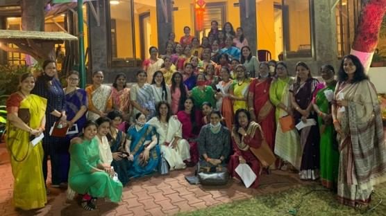 या कार्यक्रमावेळी उर्मिला मातोंडकर यांची पहिल्यांदाच शिवसेनेच्या महिला आघाडीशी भेट झाली. या भेटीबाबत उर्मिला यांनी ट्विट करुन माहिती दिली. याबाबत उर्मिला यांनी लिहिलं आहे की, “स्त्री शक्ती”शी भेट, “रणरागिणीं’ना सलाम !!!