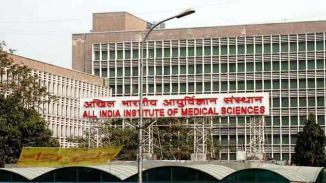 कोरोनामुळे AIIMS रुग्णालयाचा मोठा निर्णय; कर्मचाऱ्यांच्या सर्व सुट्ट्या रद्द