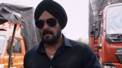 Salman Khan | डोक्यावर पगडी, किलर अंदाज, पाहा भाईजानचा अंतिम फर्स्ट लूक