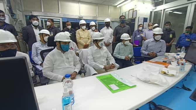 मुख्यमंत्री उद्धव ठाकरेंकडून पोफळी जलविद्युत प्रकल्पाची पाहणी