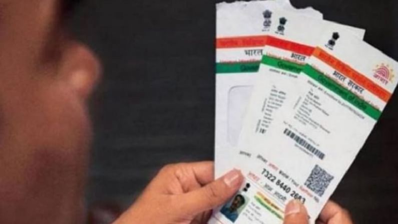 आधार कार्ड दाखवून नेपाळींची भारतीय हद्दीत घुसखोरी, सुरक्षेसाठी धोक्याची घंटा आधार कार्ड दाखवून नेपाळींची भारतीय हद्दीत घुसखोरी, सुरक्षेसाठी धोक्याची घंटा