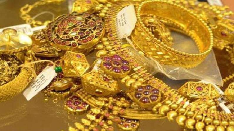 Gold Rate : सोन्याच्या दरात पुन्हा घट, चांदीही स्वस्त, जाणून घ्या प्रतितोळा सोन्याचे दर