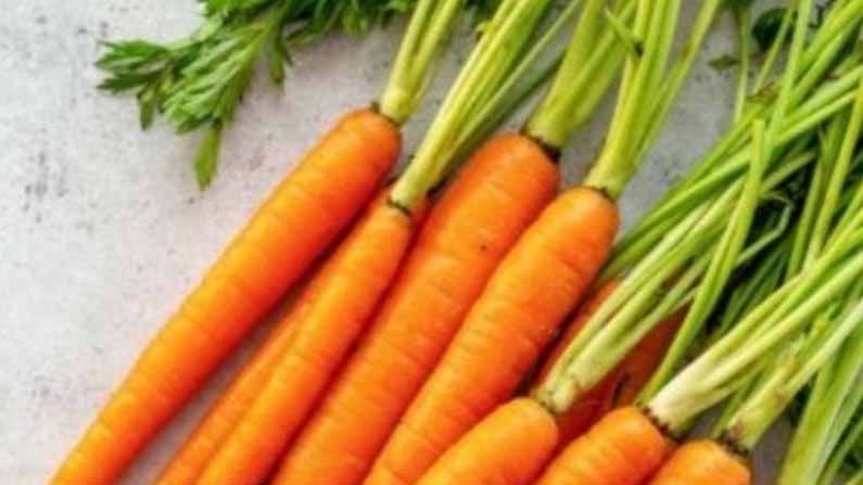 गाजर व्हिटामिन ए आणि इतर अँटीऑक्सिडेंटचा चांगला स्रोत आहे. गाजर सूर्याच्या किरणांपासून आपली त्वचा संरक्षित करण्याचे कार्य करते.