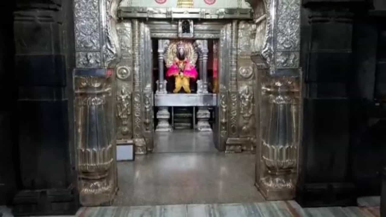 पंढरपुरात संजीवन समाधी सोहळ्याचा उत्साह, भक्तांच्या भेटीला साक्षात श्री. विठ्ठल!