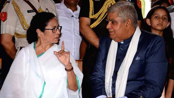 बंगालची लढाई पुन्हा, ममता विरुद्ध बाहरी? काय काय घडतंय?