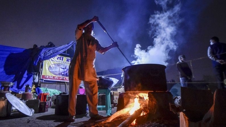 कपड्यांसाठी वॉशिंगमशीन, चपात्या तयार करण्याचंही मशीन, गरजा भागवण्यासाठी आंदोलक शेतकऱ्यांकडून आधुनिक यंत्रणांचा वापर