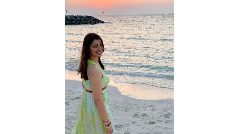 आता तिनं सूर्यास्तला समुद्र किनारी काही सुंदर फोटो काढले आहेत. 