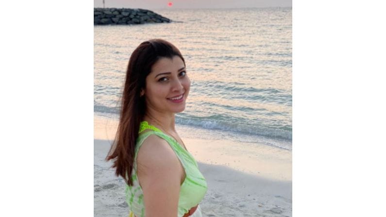 तेजस्विनी तिच्या अभिनयासोबतच 'तेजाज्ञा'या फॅशन ब्रॅन्डमुळेसुद्धा चर्चेत असते. या ब्रॅन्डचे एकापेक्षा एक कपडे सध्या ट्रेंडमध्ये आहेत.