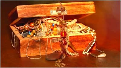 Gold rate today : शेअर मार्केटमुळे सोनं-चांदी वधारली, वाचा काय आहे 10 ग्रॅम सोन्याचा भाव